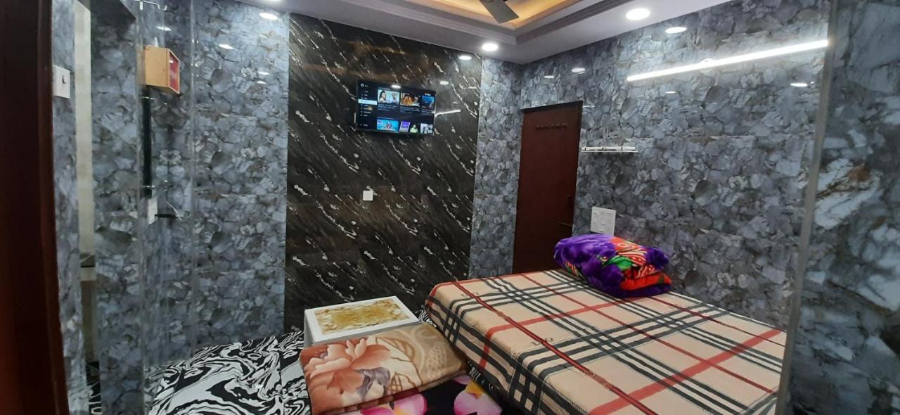 Aggarwal Luxury Room With Private Kitchen Washroom And Balcony Along With Fridge, Ac, Android Tv, Wifi In Main Lajpat Nagar 新德里 外观 照片