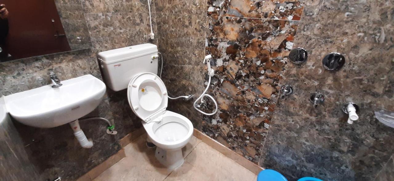 Aggarwal Luxury Room With Private Kitchen Washroom And Balcony Along With Fridge, Ac, Android Tv, Wifi In Main Lajpat Nagar 新德里 外观 照片