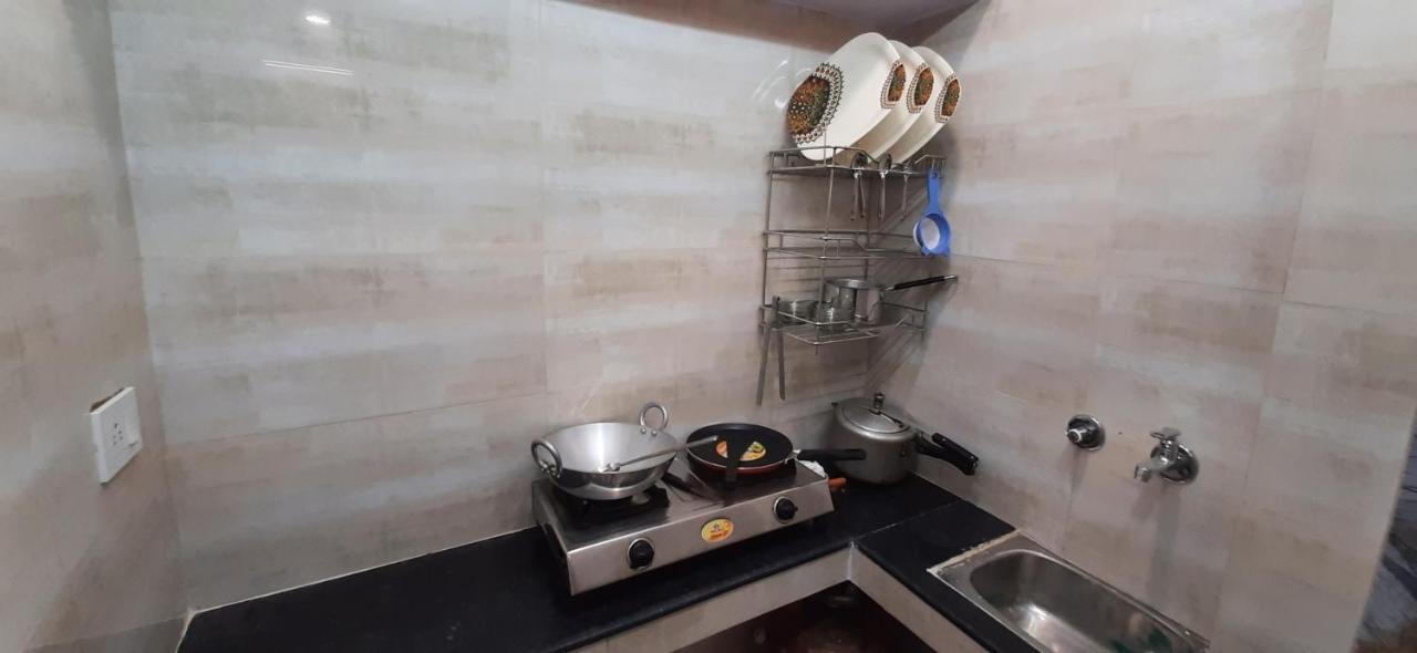 Aggarwal Luxury Room With Private Kitchen Washroom And Balcony Along With Fridge, Ac, Android Tv, Wifi In Main Lajpat Nagar 新德里 外观 照片