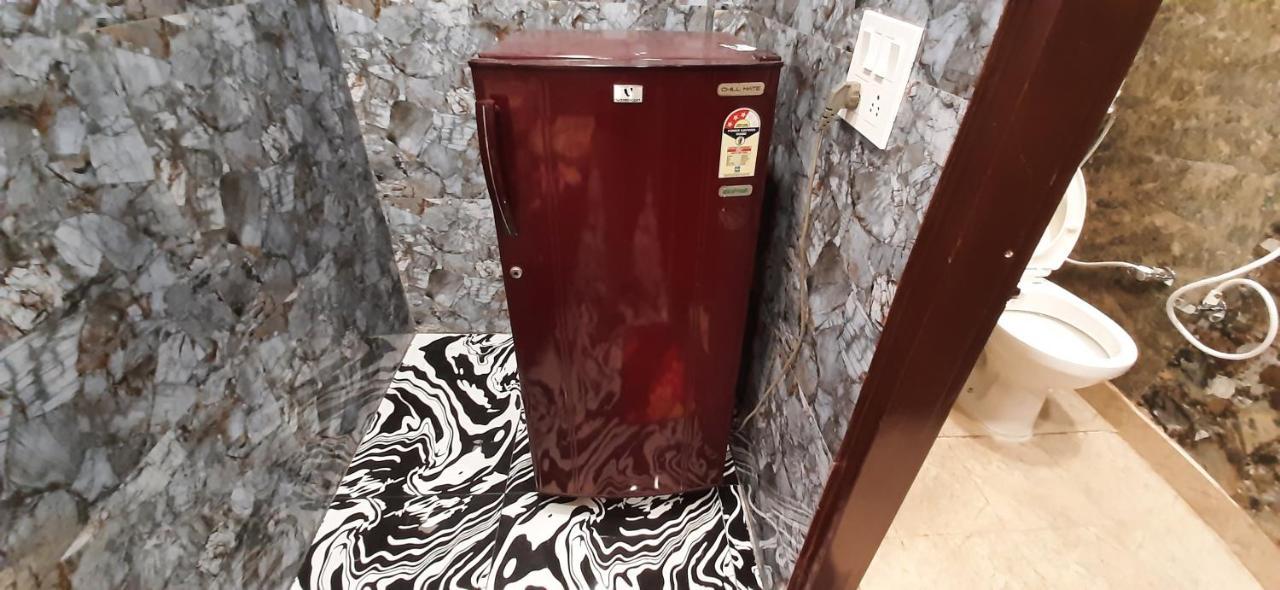 Aggarwal Luxury Room With Private Kitchen Washroom And Balcony Along With Fridge, Ac, Android Tv, Wifi In Main Lajpat Nagar 新德里 外观 照片